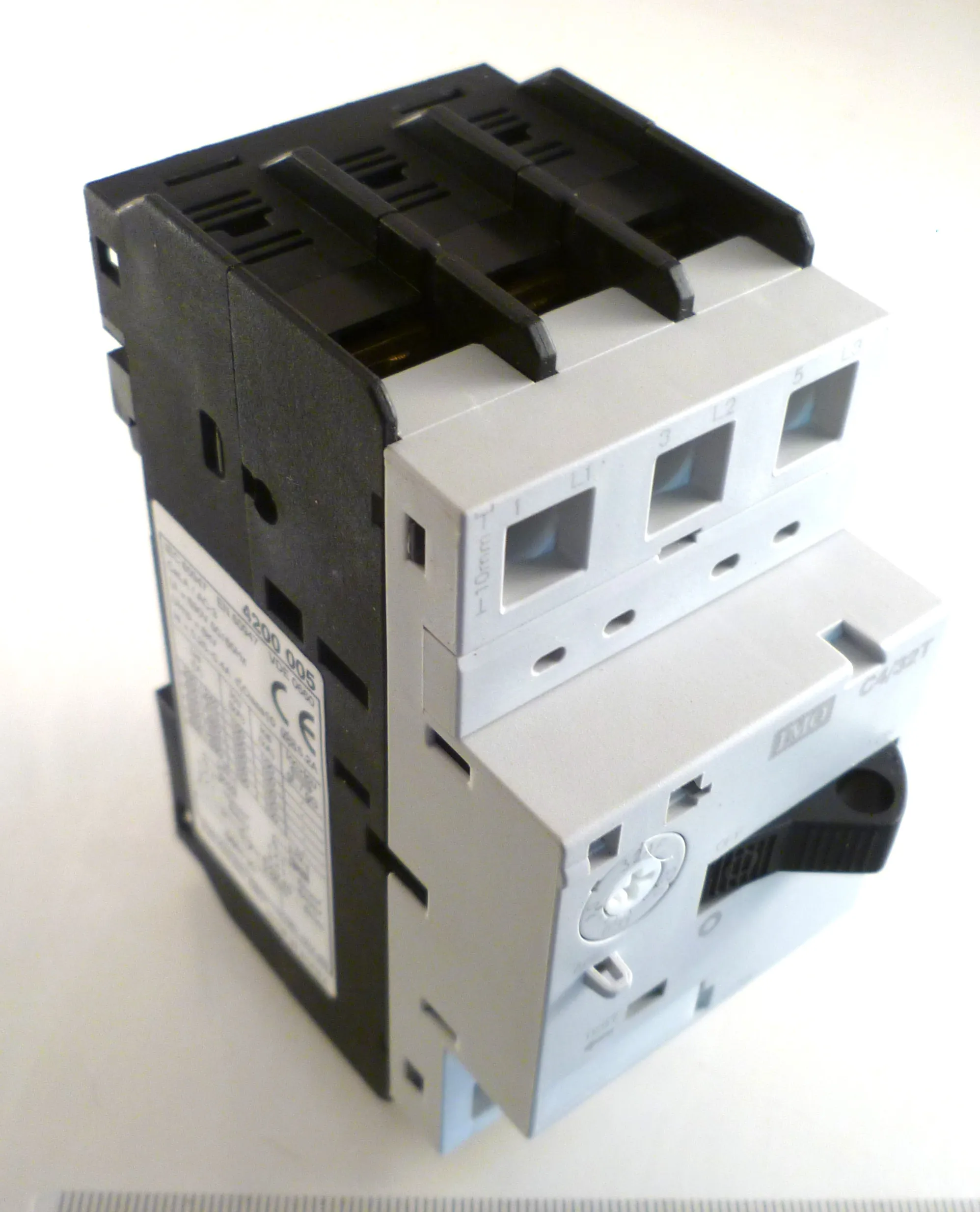 IMO C4/32T-0,4 Thermal Magnetic Circuit Breaker MBB015A - Image 3