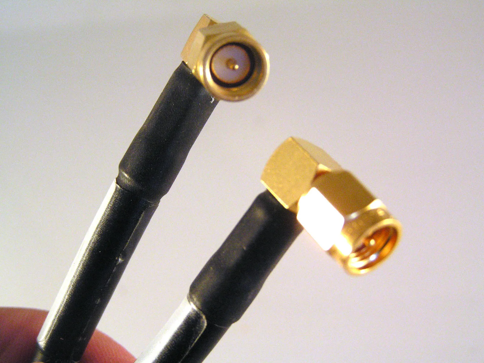 Gold SMA to SMA 90′ Plug Lead 50 Ohm Cable RG223 750mm OM0756 - Image 5